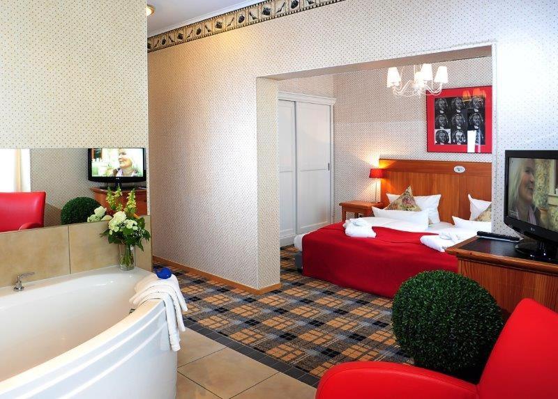 Hotel Schieferhof - Glaslust Neuhaus am Rennweg Eksteriør bilde